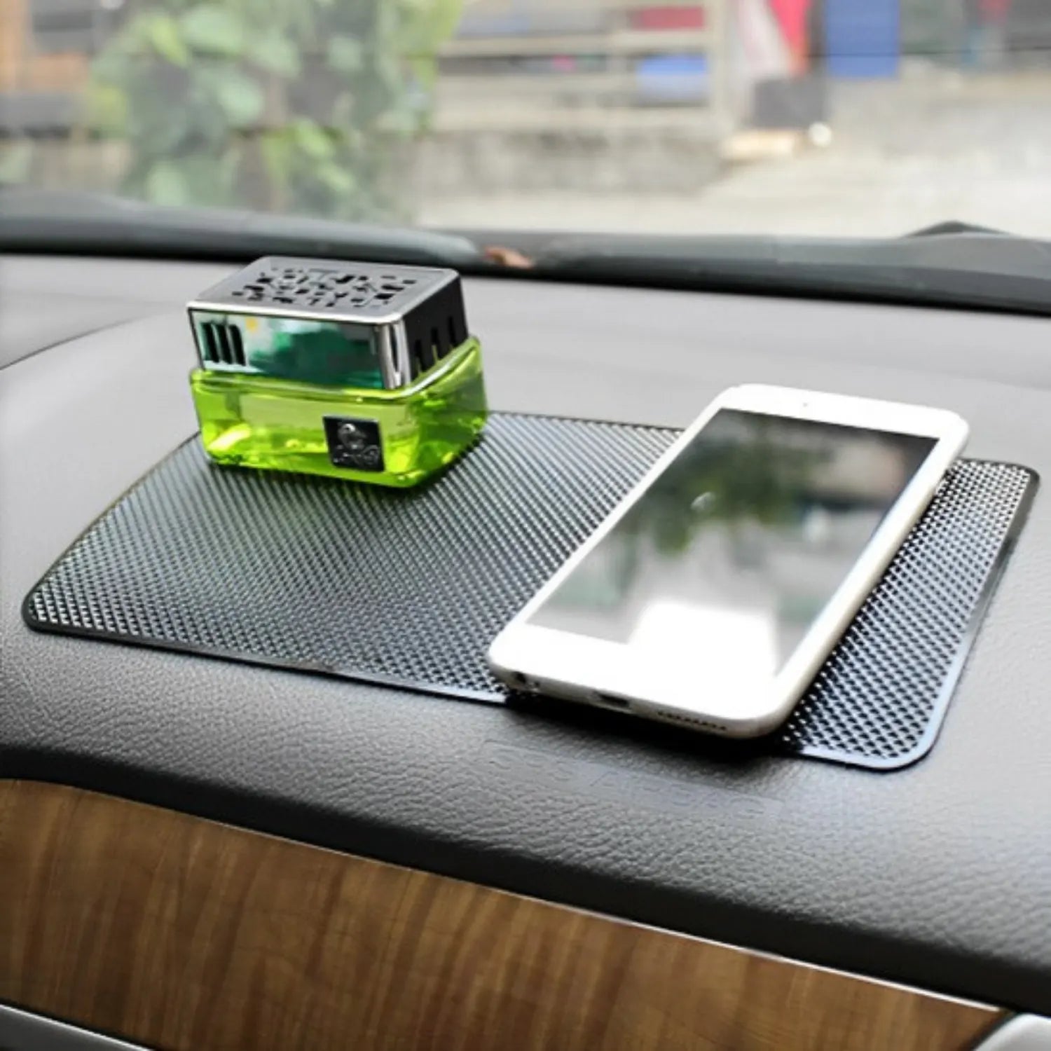 tapis antiderapant tableau de bord aggripant GripMat