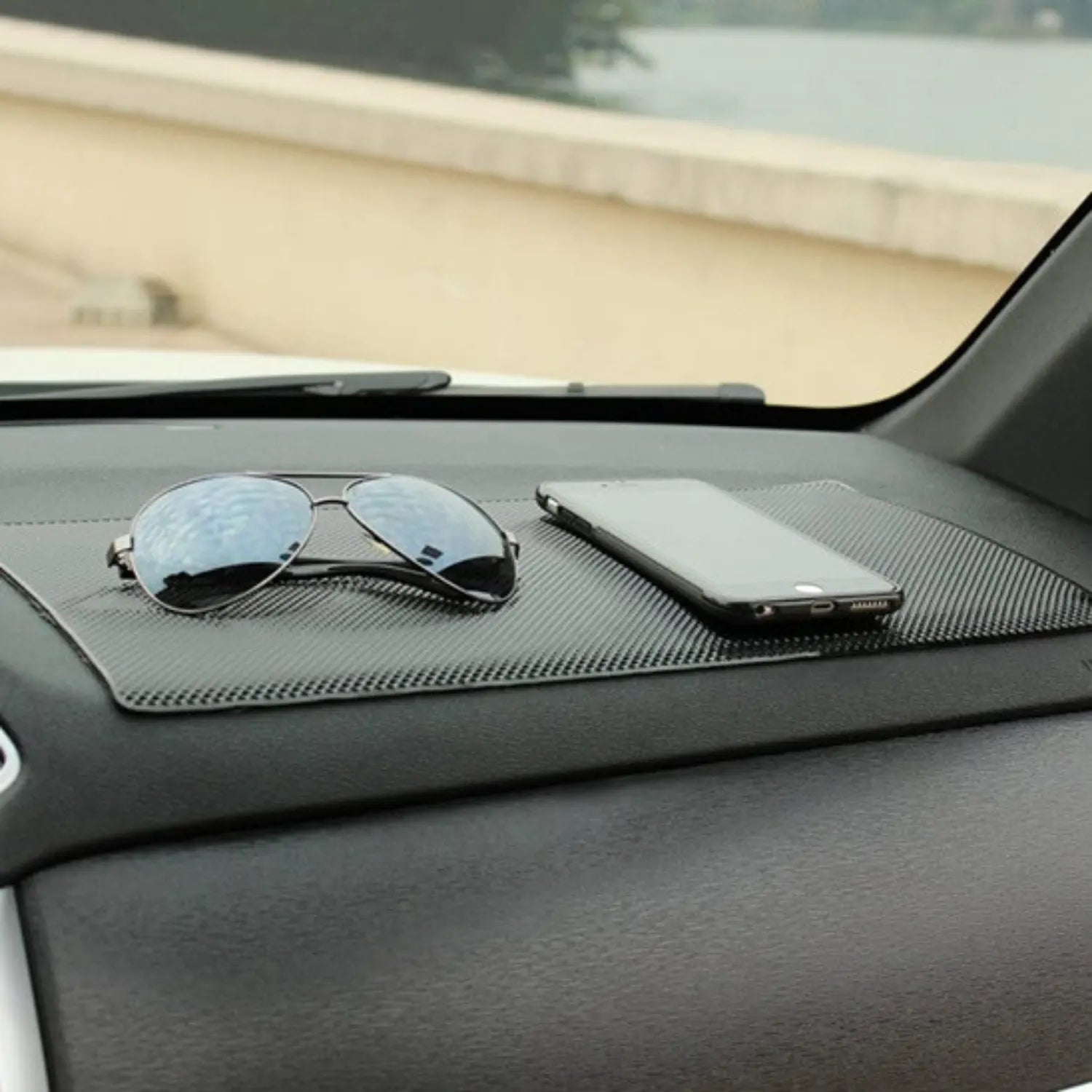 tapis antiderapant tableau de bord classe GripMat